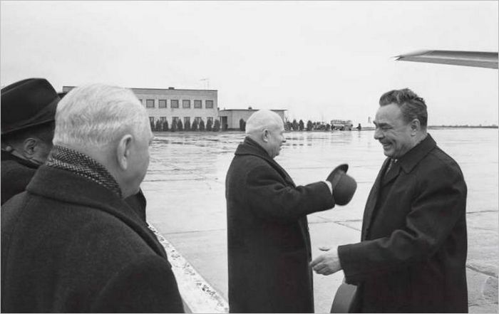 4. Leonid Bre-Sre-sre-Sre-z-Nikito hru-s-S. Ljubljana. 1962