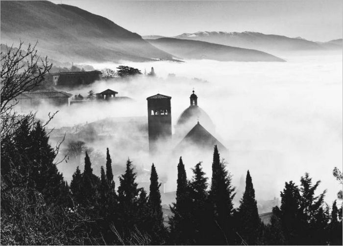 Izginjajoča pokrajina, Assisi, 2009