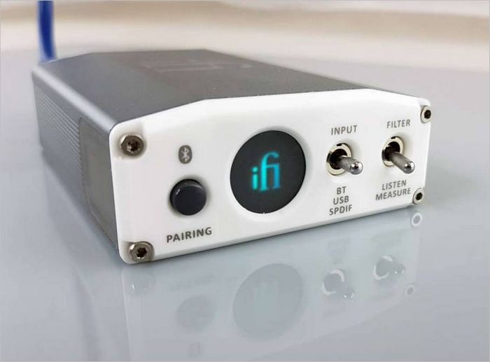 Turkizni zaslon pretvornika iFi Nano iOn DAC